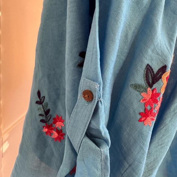 Kindred by Anthropology Embroidered Floral Front Button Shirt Plus Size - Picture 6 of 11